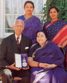 Shri Mataji Nirmala Devi, Sir C.P. Srivastava and their daughters Kalpana and Sadhana.